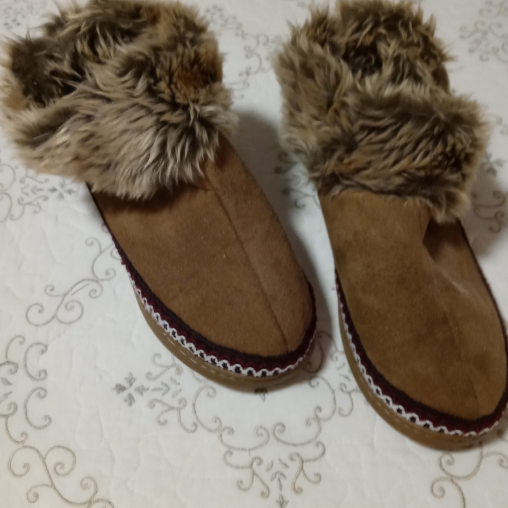 Ladies ankle high slippers